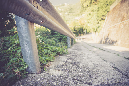 意大利柏油路护栏图片