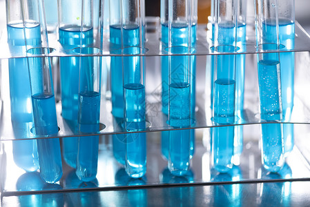 产品解决方案科学家在化实验室测试天然产品提取石油和生物燃料溶液背景