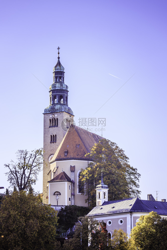 奥地利萨尔茨堡的穆纳教堂蓝天图片
