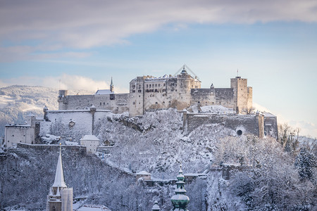 冬天的Hohensalzburg堡雪图片