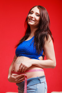 怀孕生育概念妇用胶带测量肚子图片