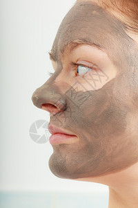 斯帕美容治疗和皮肤护理女脸部用泥土面罩缝合背景图片