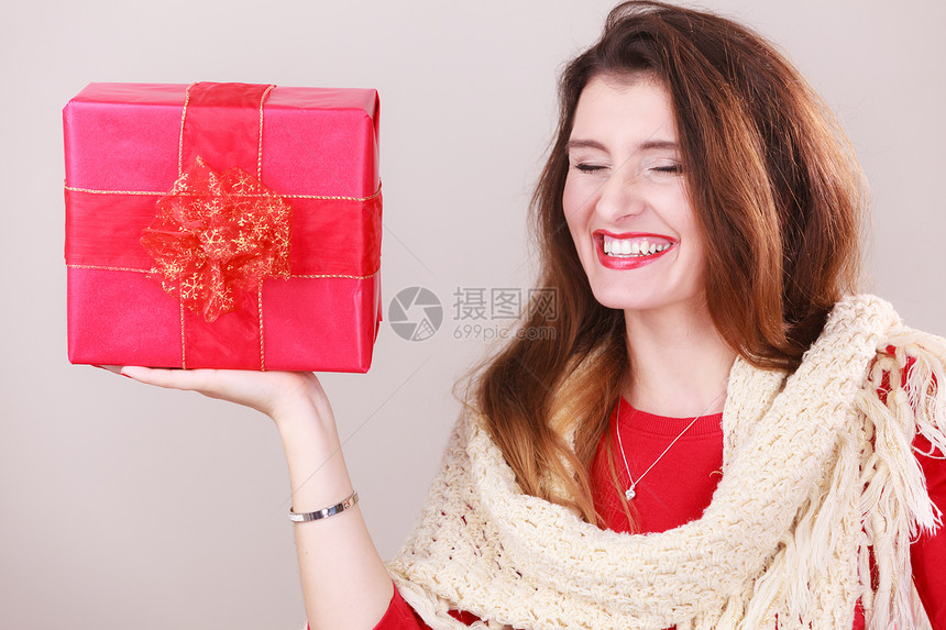 盛大红礼盒圣诞节庆祝概念红圣诞礼物盒图片