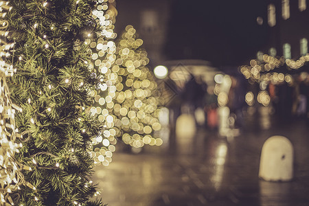 萨尔茨堡圣诞市场灯光和城风图片