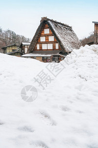 冬季Shirakawago村历史的Gussho房屋图片