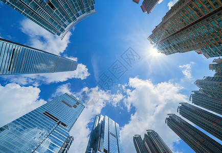 共建生态文明寻找现代办公楼金融区和智能城市商业中心的技术背景中午时分在香港与蓝天共建梯和高楼大背景