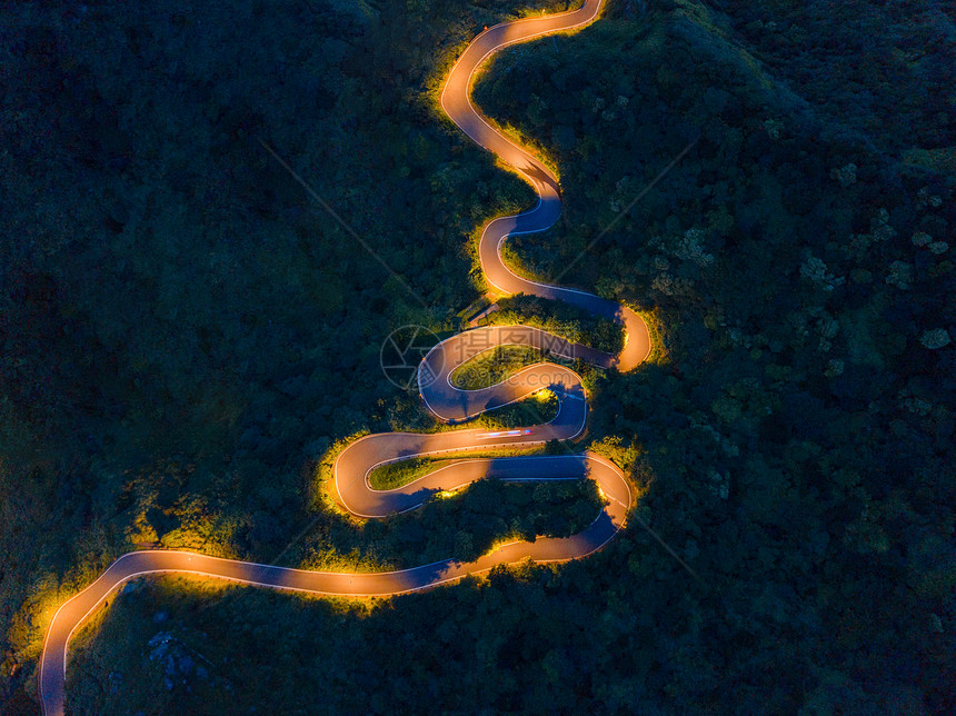 台北市农村天然林公路空中景象图片