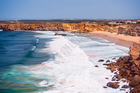 美丽的葡萄牙海岸悬在大西洋的崖上图片