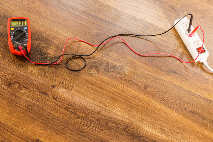 电插座延伸线源的压测量木地板底面多米测量电源多米插座测量压多米图片
