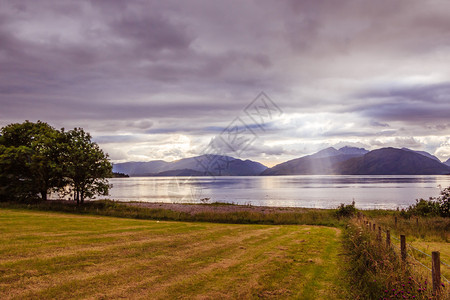 苏格兰美丽的神秘景观湖图片