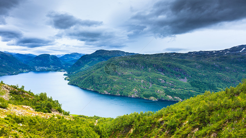 挪威斯堪的纳维亚欧洲山地景观和海湾美丽的自然挪威山地景观和海湾图片