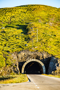 维卡夫杰莱特在挪威西部斯托尔海门山区VinjeVikeVikeVikeVik的VikeVik之间有穿越Vikafjellet的隧道公路挪威基背景