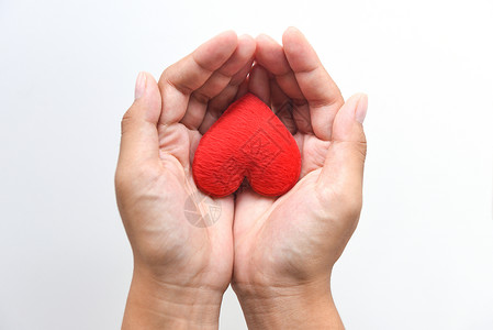 同情的为了慈善理念的妇女握着红心手在情人节或捐赠帮助给爱温暖照顾好背景