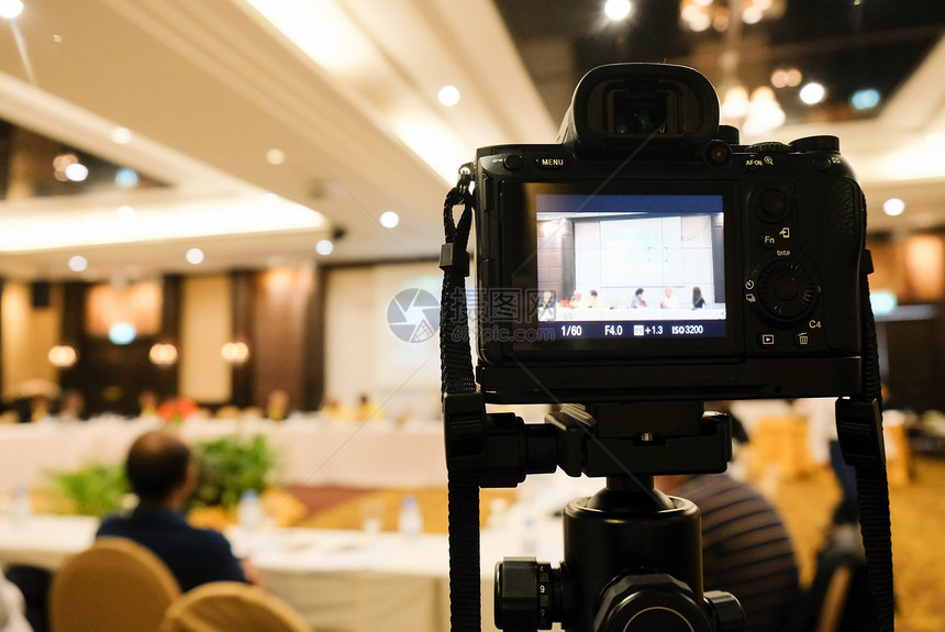会议室录音与者和无镜相机的演讲人技术转换图片