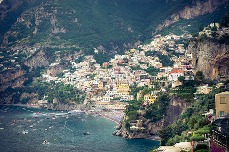 意大利阿马尔菲海岸波西塔诺村的景象图片