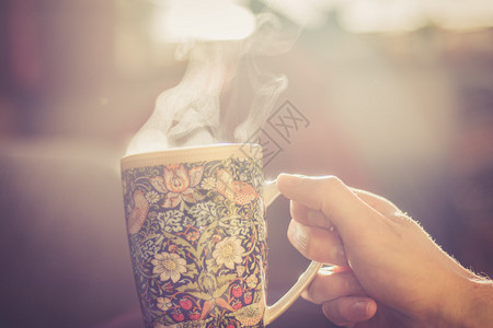 蒸茶杯和阳光冬天暖图片