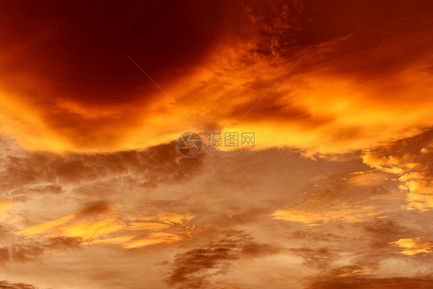 戏剧天空日落或出色彩多的红和橙天空云彩美丽的多火花背景图片