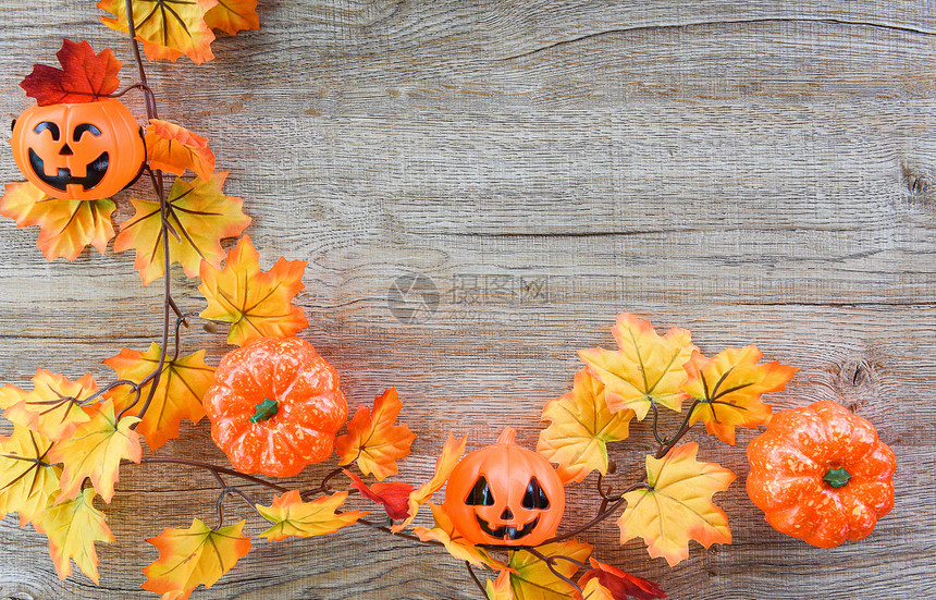 秋天在木制装饰节日的木制概念上图片