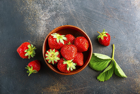 草莓工厂自然的草莓厂高清图片