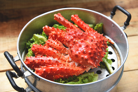 阿拉斯加螃蟹用蒸锅蒸螃蟹背景