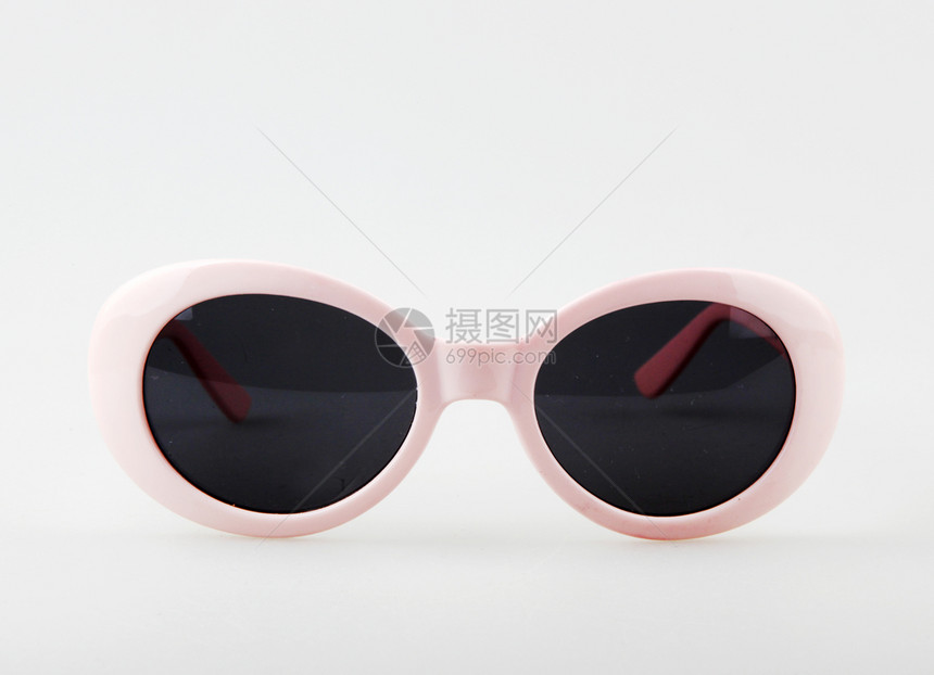 妇女粉红太阳镜反白背景图片