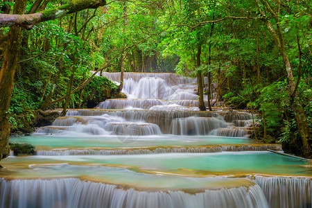 梅莱瀑布HuayMaeKhaminWaterfallKanchanaburi地区自然景观位于泰国用度假和旅行游景点背景