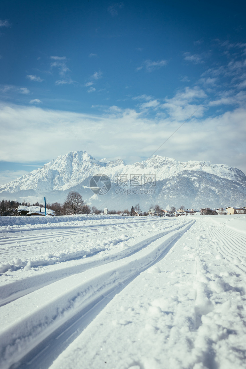 奥地利的跨国滑雪山坡美丽的地风景图片