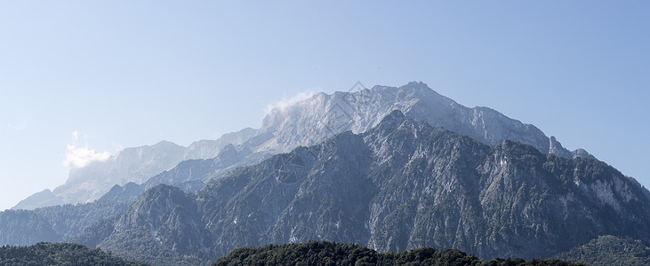 奥地利一座石山的全景安特伯格背景图片