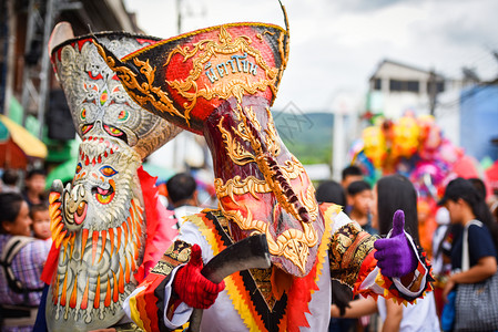 游龙动画素材2018年6月7日PhiTaKhon节幽灵面具与多彩服装乐传统非常出名世界各地都有泰国DanSaiLoeiHalloween的游背景
