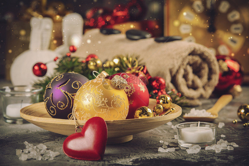 配有圣诞装饰的斯帕构成节假日SPA待遇节假日和放松概念图片