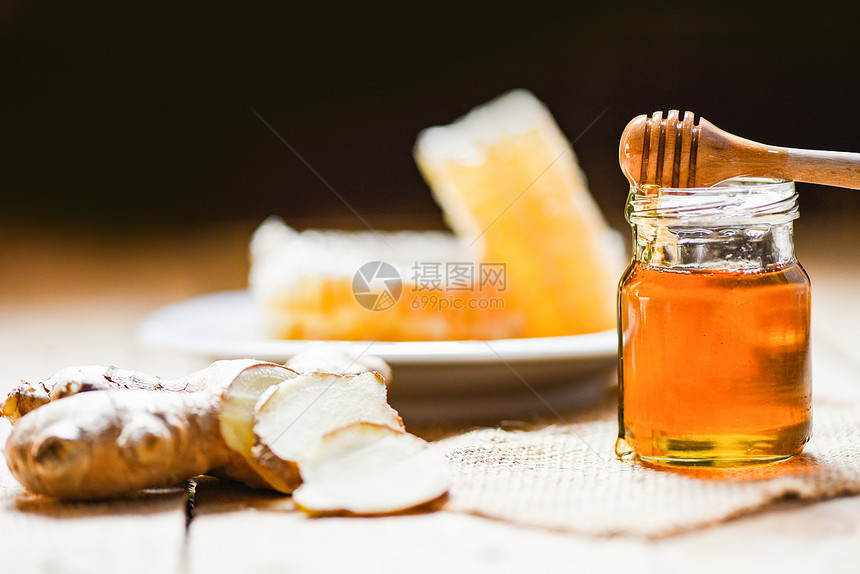 蜂蜜加姜汁木头加蜂蜜图片