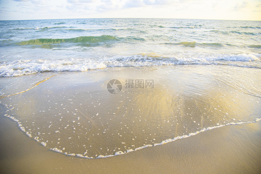 海面背景和蓝的美丽沙图片