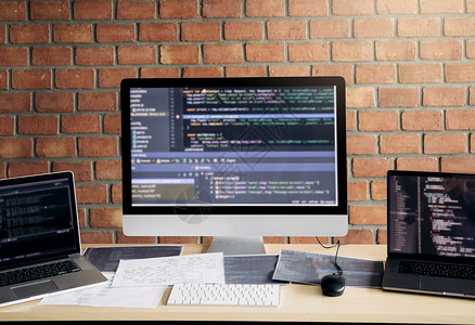 HTML背景室办公桌上软件开发商的计算机背景