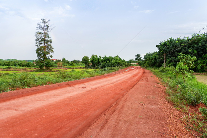 农村泥土道路图片