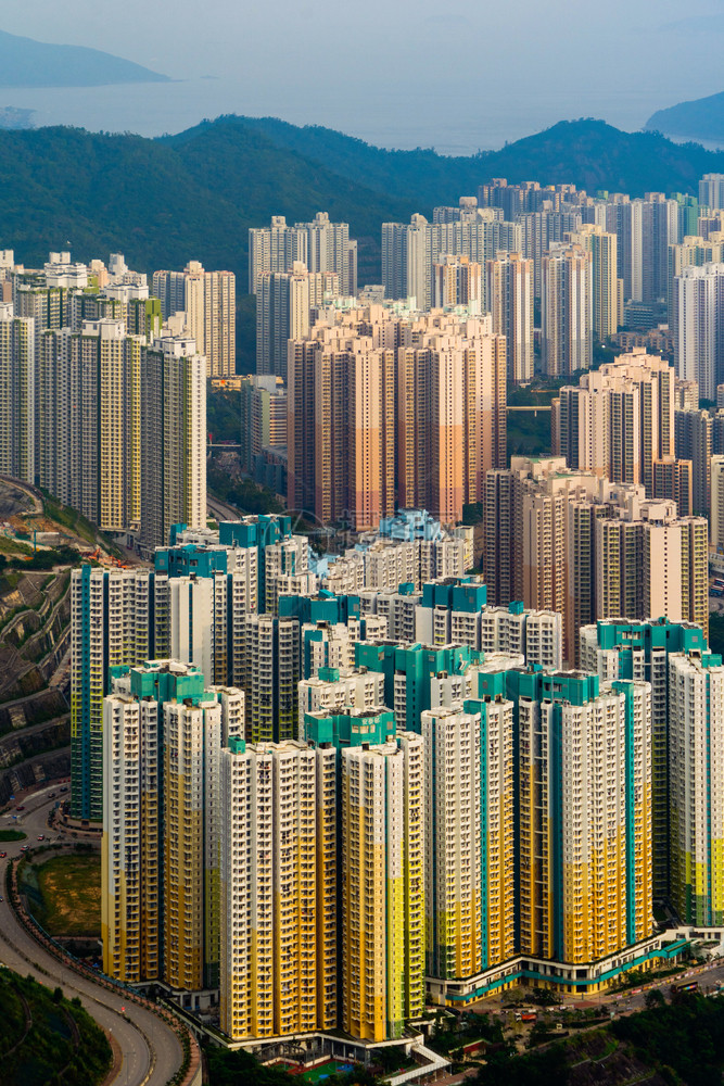 香港市中心国共和金融区亚洲智能城市的商业中心日落时的天梯和高楼现代建筑图片