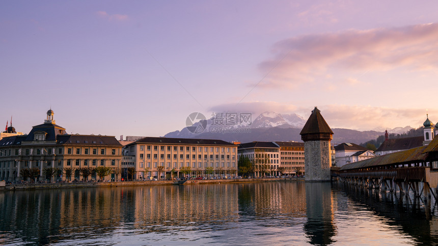 礼拜堂桥和瑞士卢塞恩市图片