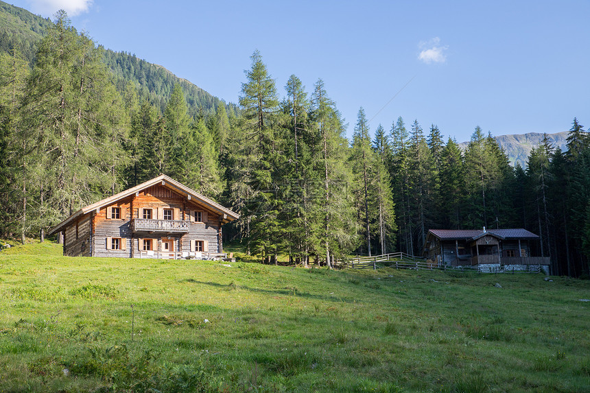 奥地利的山丘小屋阿尔卑斯山脉的自然景观图片