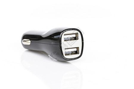 黑色USB汽车充电器的图像在白色背景中被隔离图片