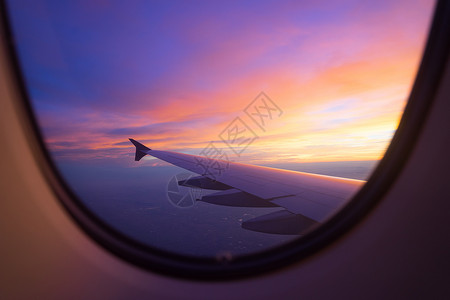 飞机窗口的日落太美了背景图片