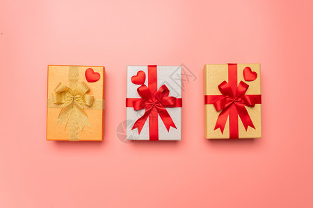 爱概念中的粉红礼物盒图片