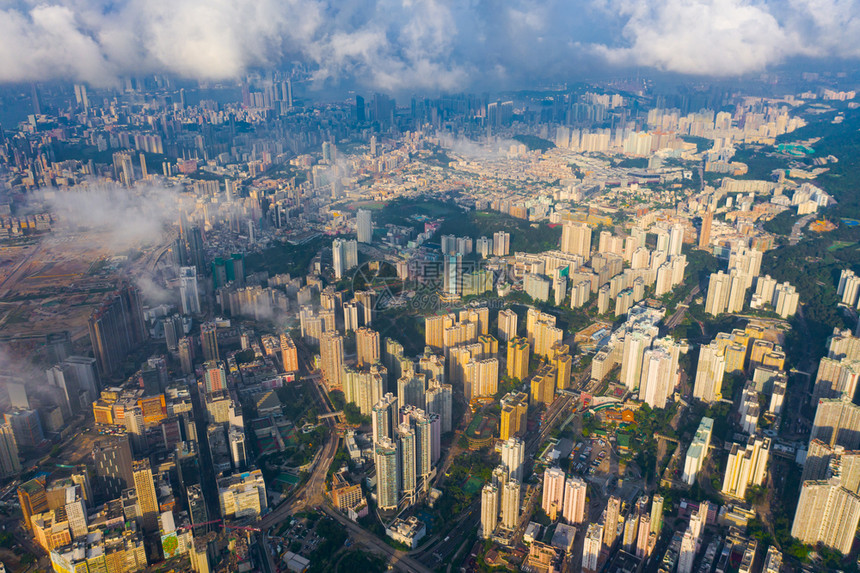 香港市中心国共和亚洲智能城市的金融区和商业中心天梯和高楼现代建筑日落天空有云层图片