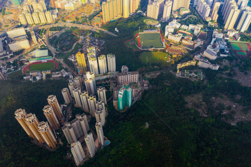 香港市中心国共和亚洲智能城市的金融区和商业中心天梯和高楼现代建筑日落天空有云层图片