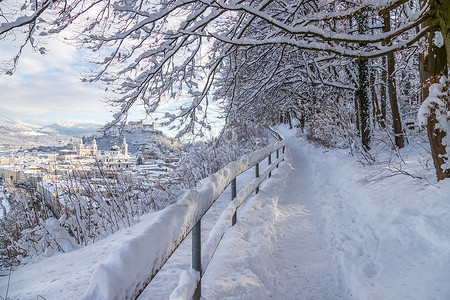 萨尔茨堡的漫步游行寒雪的冬季风景图片