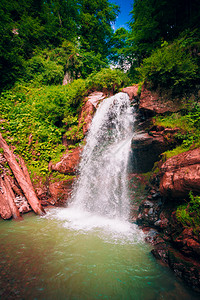 Mendeliha瀑布公园森林河和瀑布SochiRosaKhutor图片
