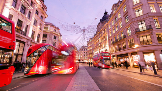 圣诞节在伦敦牛津街道上购物图片