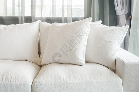 白色沙发和枕头的白色沙发和枕头底幕纯粹图片