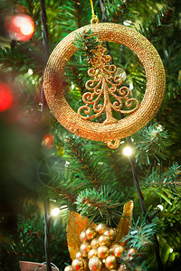 用于庆祝和的圣诞树装饰图片