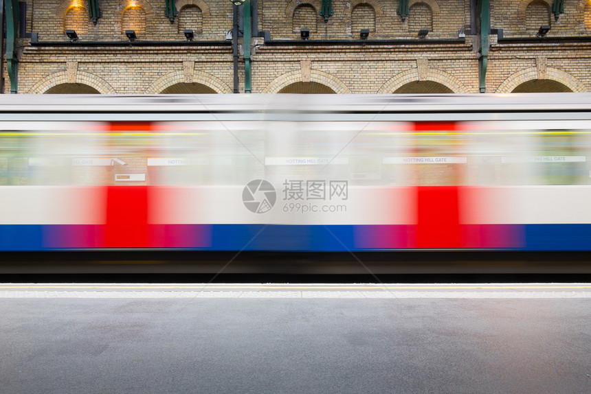 地下火车站人员流动图片