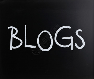 Blogs用黑板上的白粉笔手写图片