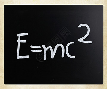 Emc2用黑板上的白粉笔写手高清图片